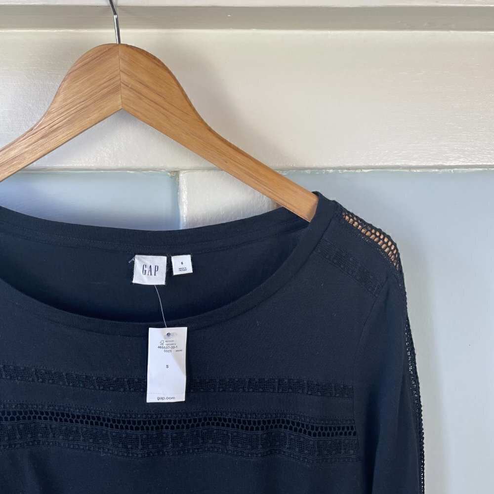NWT Gap Black Eyelet Detail Shirt 🖤 - Picture 4 of 7